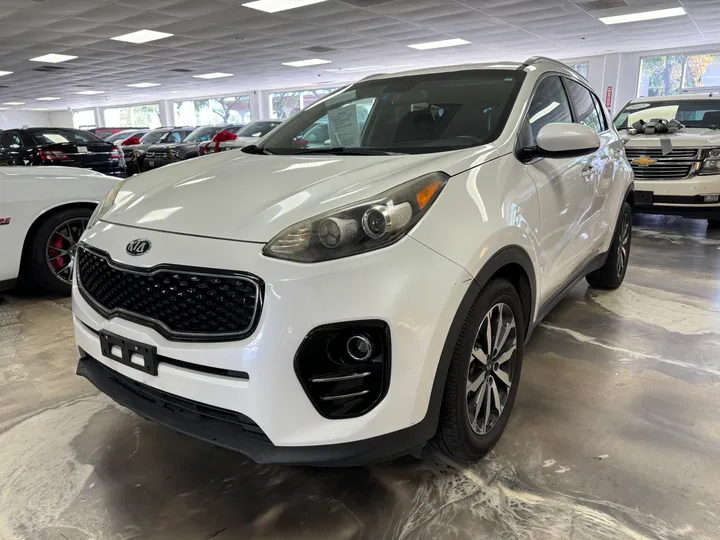 WHITE, 2017 KIA SPORTAGE Image 5