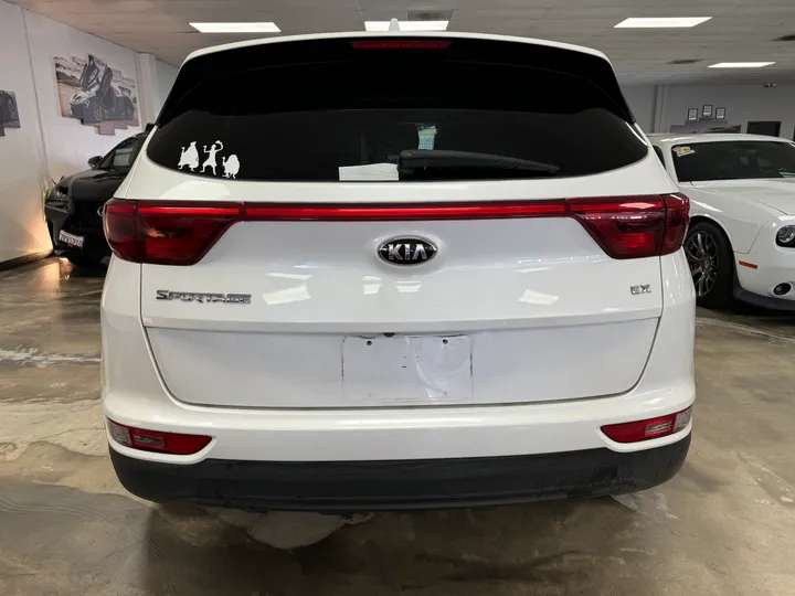 WHITE, 2017 KIA SPORTAGE Image 10