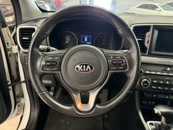 WHITE, 2017 KIA SPORTAGE Image 20