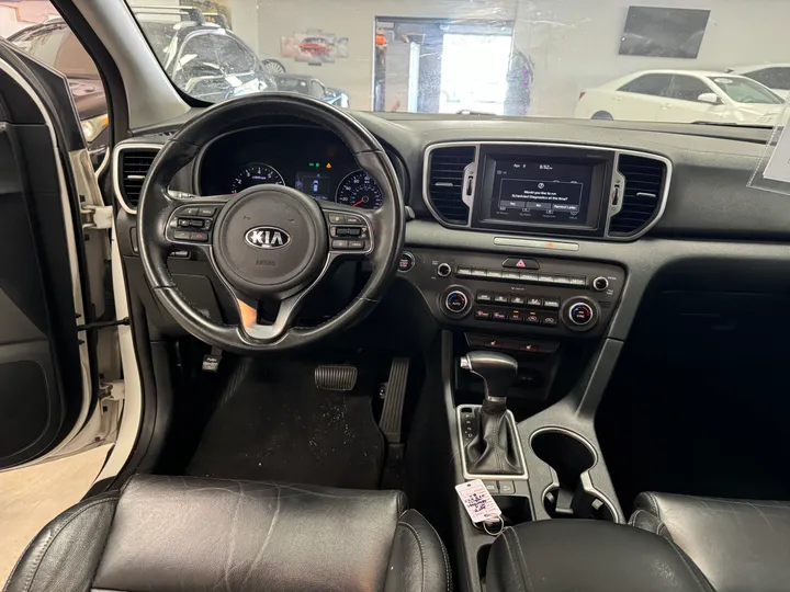 WHITE, 2017 KIA SPORTAGE Image 36