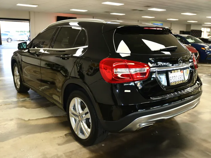 BLACK, 2015 MERCEDES-BENZ GLA-CLASS Image 8