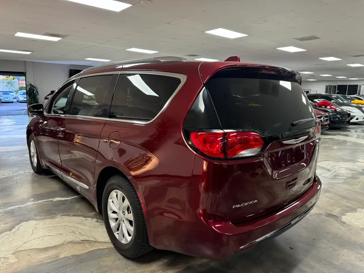 BURGUNDY, 2019 CHRYSLER PACIFICA Image 10