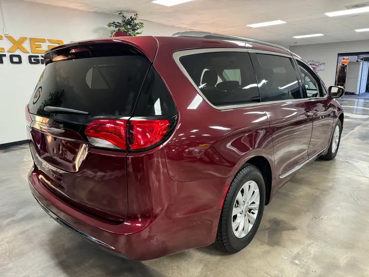 BURGUNDY, 2019 CHRYSLER PACIFICA Image 12