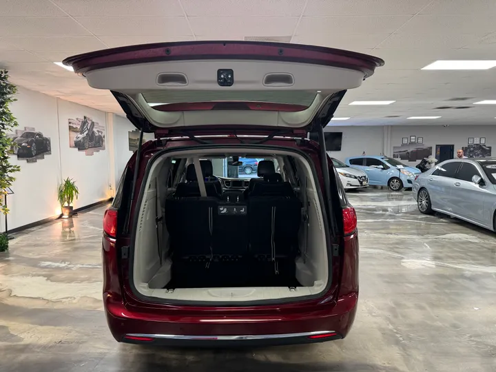 BURGUNDY, 2019 CHRYSLER PACIFICA Image 16