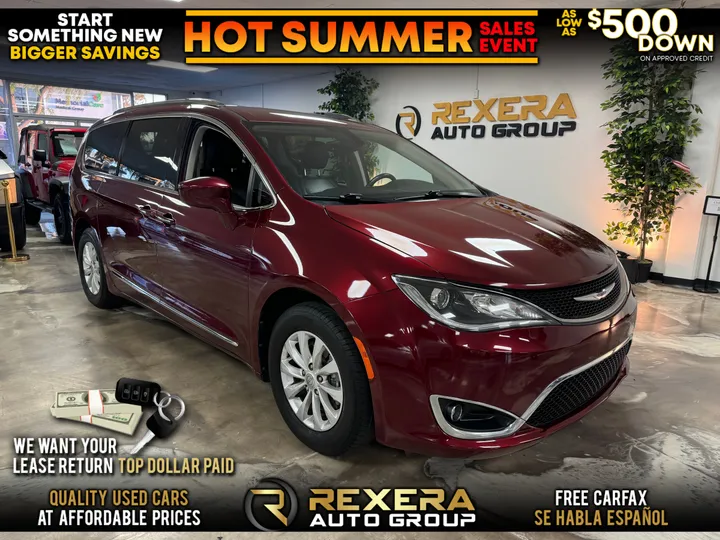 BURGUNDY, 2019 CHRYSLER PACIFICA Image 1