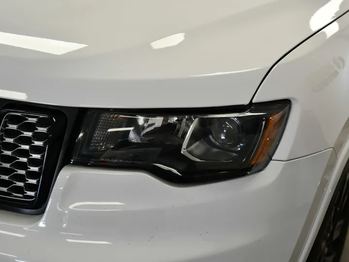 WHITE, 2018 JEEP GRAND CHEROKEE Image 4