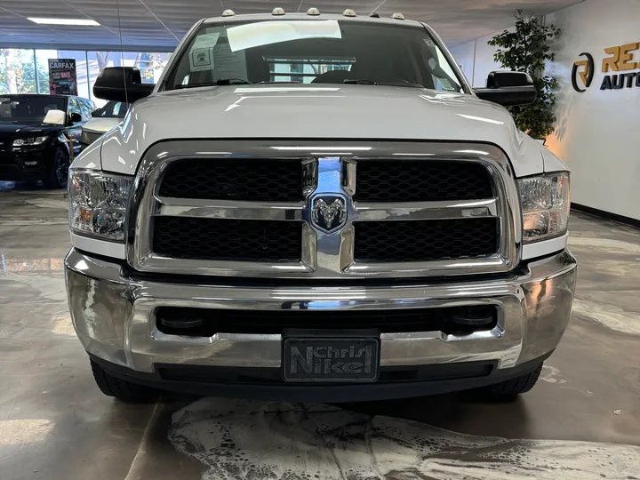 WHITE, 2018 RAM CHASSIS 3500 Image 2