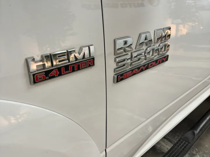 WHITE, 2018 RAM CHASSIS 3500 Image 7