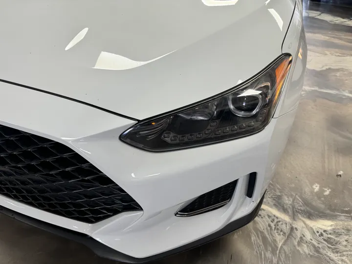 WHITE, 2019 HYUNDAI VELOSTER Image 5