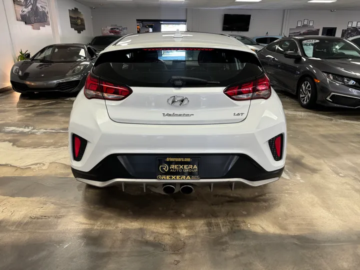 WHITE, 2019 HYUNDAI VELOSTER Image 10