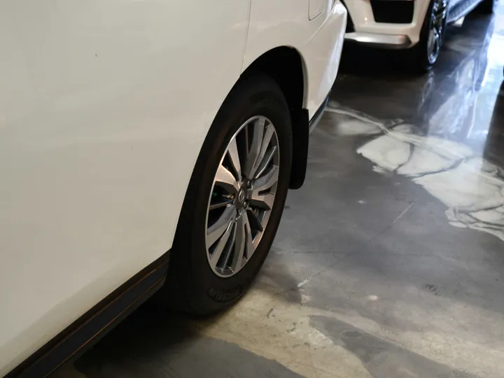 WHITE, 2017 NISSAN PATHFINDER Image 7