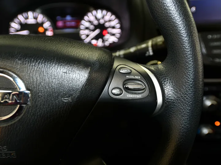 WHITE, 2017 NISSAN PATHFINDER Image 31