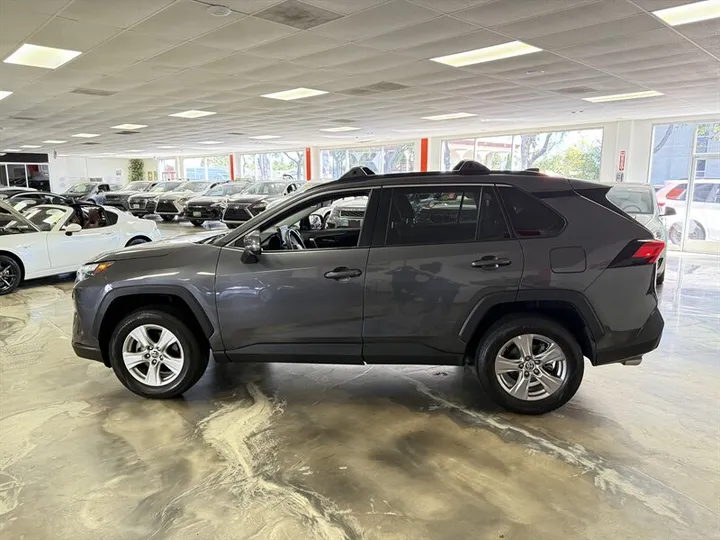 GRAY, 2022 TOYOTA RAV4 Image 4