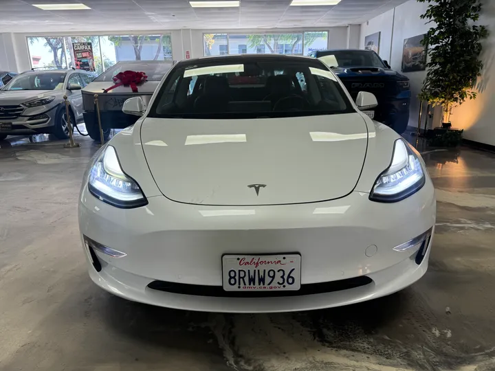 WHITE, 2018 TESLA MODEL 3 Image 2