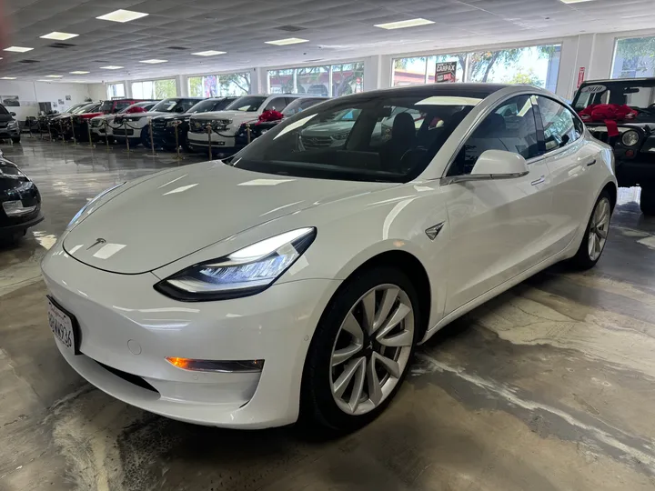 WHITE, 2018 TESLA MODEL 3 Image 3