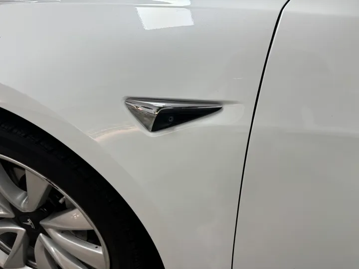 WHITE, 2018 TESLA MODEL 3 Image 7