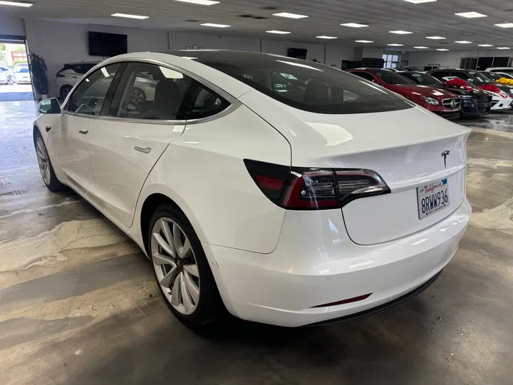 WHITE, 2018 TESLA MODEL 3 Image 9