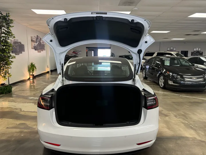 WHITE, 2018 TESLA MODEL 3 Image 14