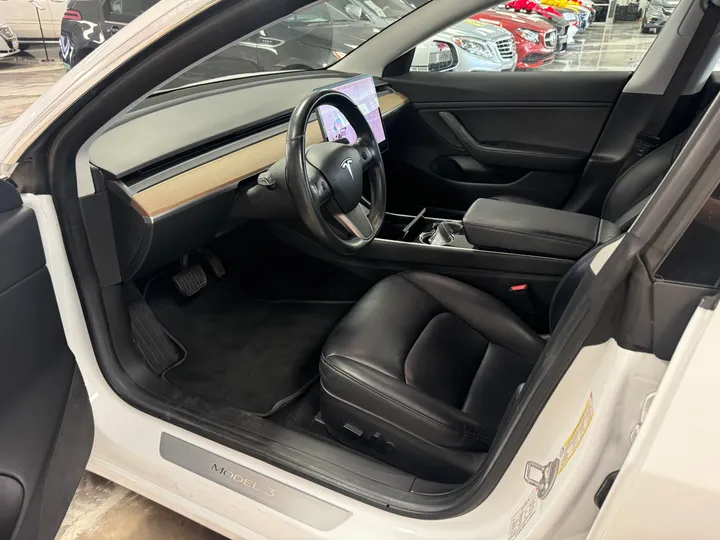 WHITE, 2018 TESLA MODEL 3 Image 15