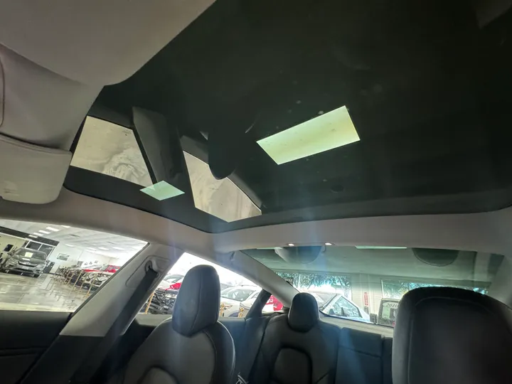 WHITE, 2018 TESLA MODEL 3 Image 26