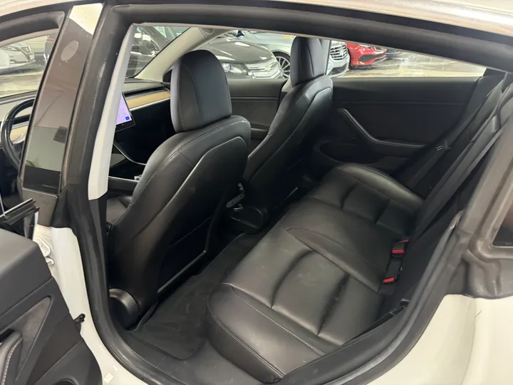 WHITE, 2018 TESLA MODEL 3 Image 29