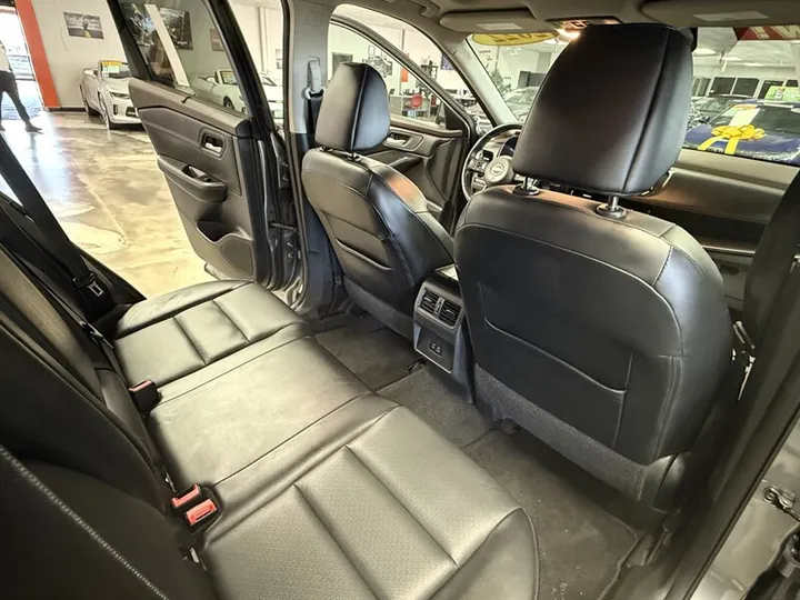 GRAY, 2022 NISSAN ROGUE Image 13