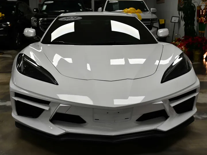 WHITE, 2021 CHEVROLET CORVETTE Image 2