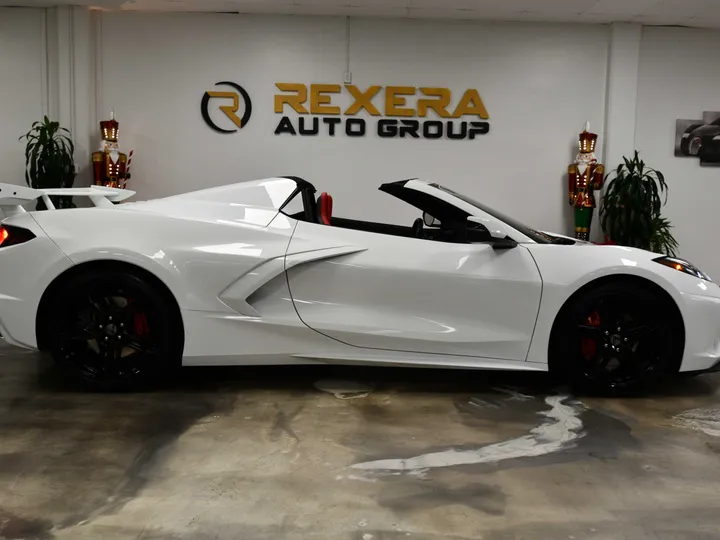 WHITE, 2021 CHEVROLET CORVETTE Image 14