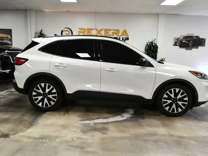 WHITE, 2020 FORD ESCAPE Image 13