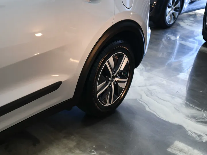 SILVER, 2020 KIA NIRO PLUG-IN HYBRID Image 7