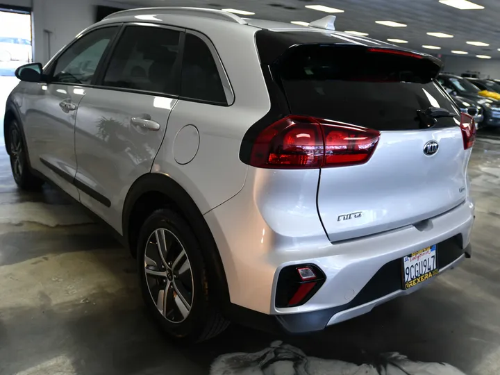 SILVER, 2020 KIA NIRO PLUG-IN HYBRID Image 8