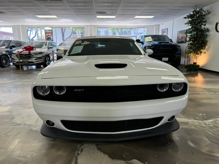 WHITE, 2015 DODGE CHALLENGER Image 3