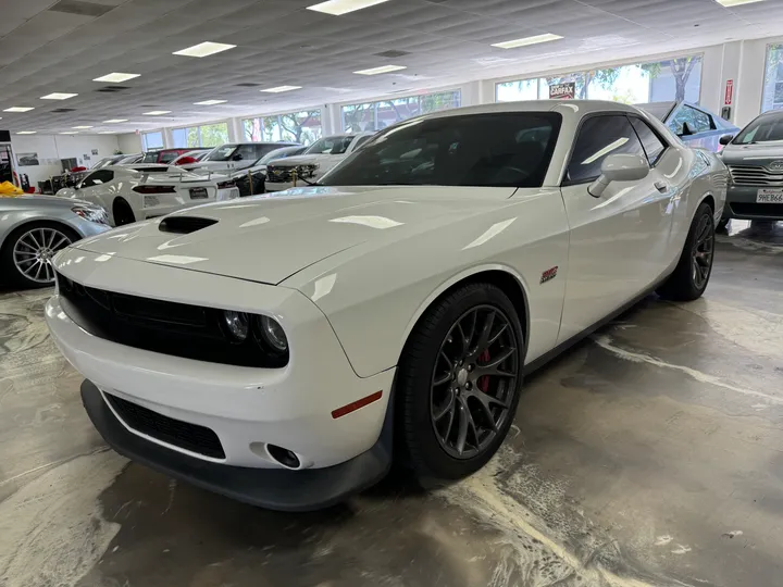 WHITE, 2015 DODGE CHALLENGER Image 4