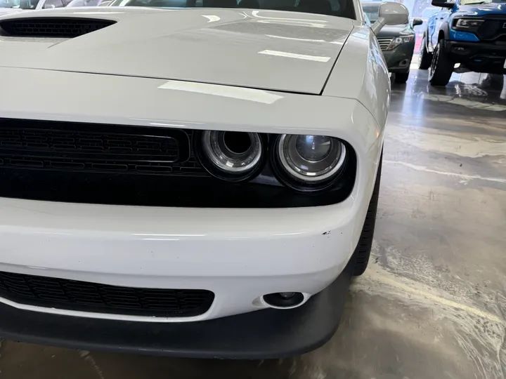 WHITE, 2015 DODGE CHALLENGER Image 5