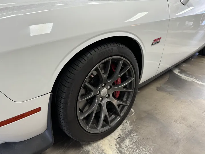 WHITE, 2015 DODGE CHALLENGER Image 9