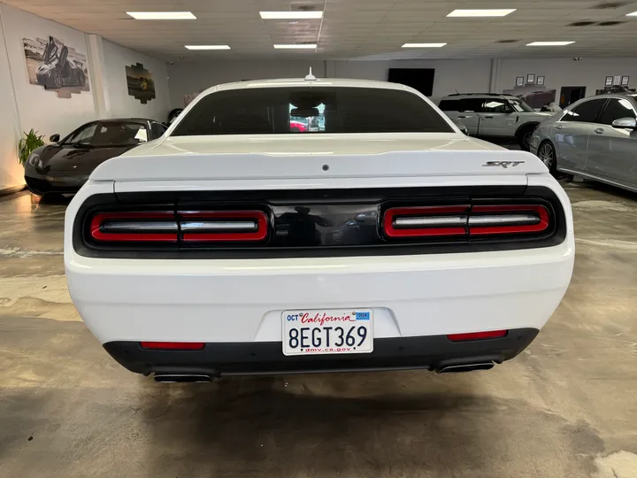 WHITE, 2015 DODGE CHALLENGER Image 10