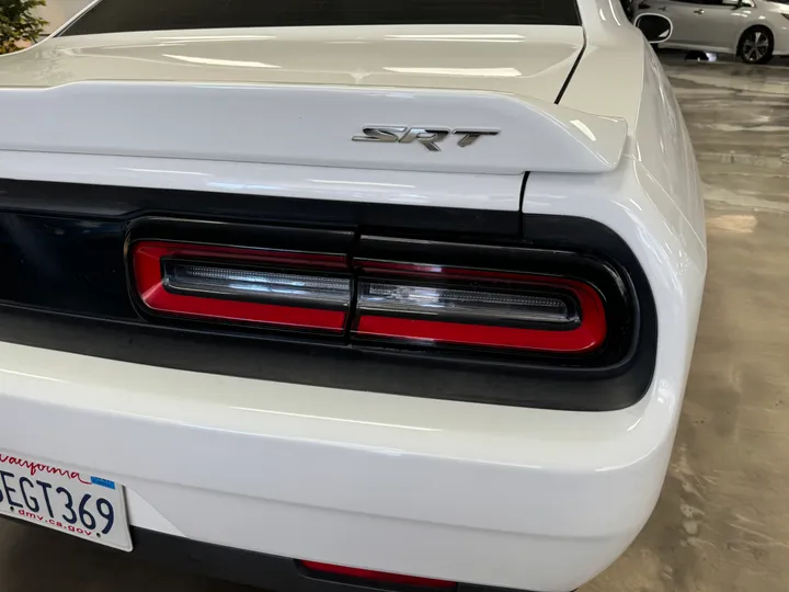 WHITE, 2015 DODGE CHALLENGER Image 14