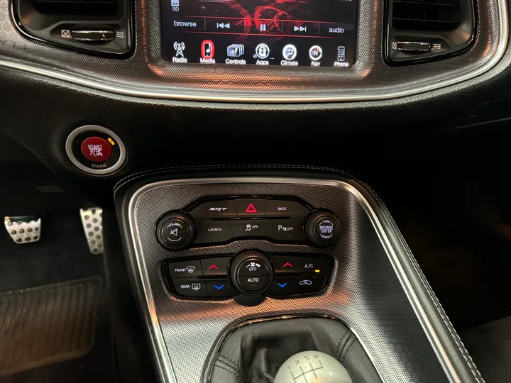 WHITE, 2015 DODGE CHALLENGER Image 30