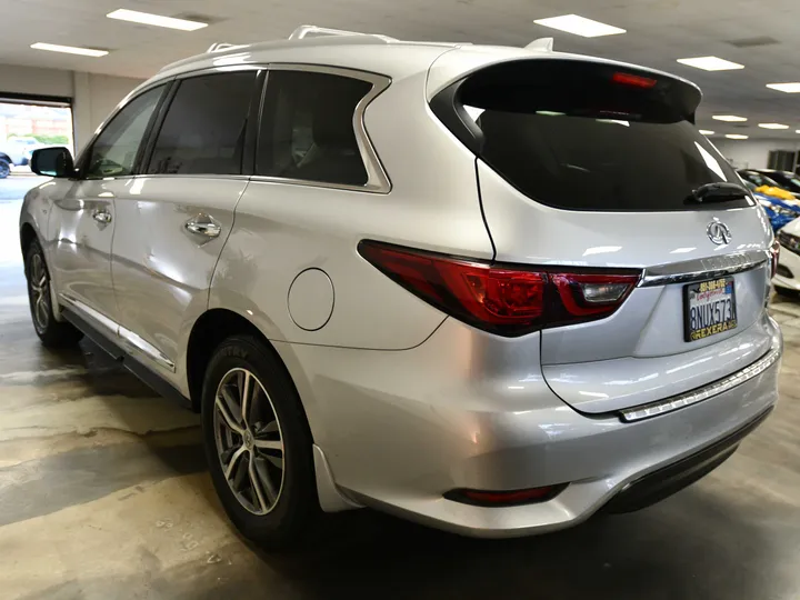 SILVER, 2019 INFINITI QX60 Image 8