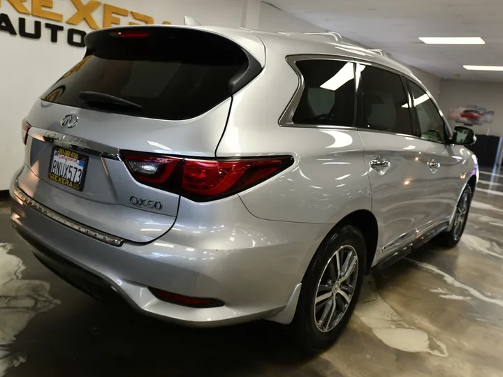 SILVER, 2019 INFINITI QX60 Image 12