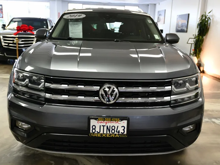 GRAY, 2019 VOLKSWAGEN ATLAS Image 2