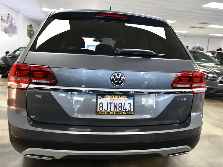 GRAY, 2019 VOLKSWAGEN ATLAS Image 9