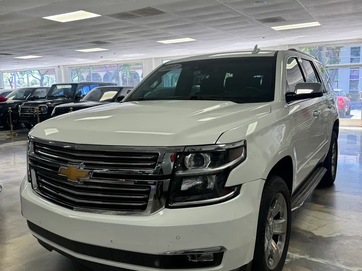 WHITE, 2017 CHEVROLET TAHOE Image 3