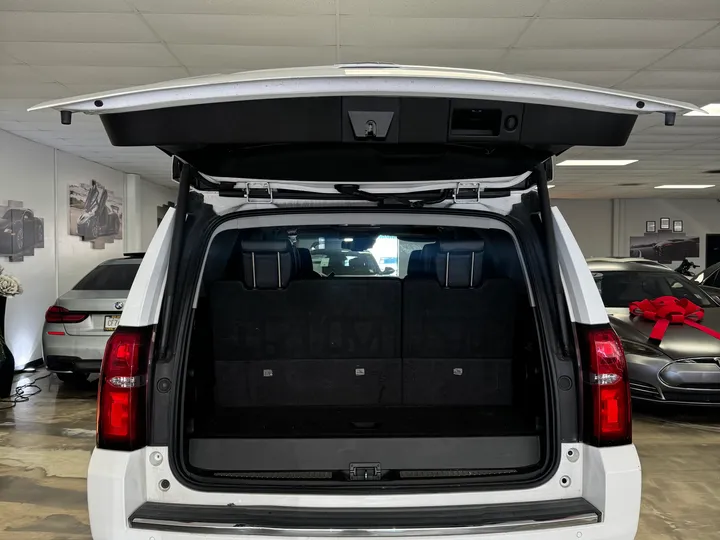 WHITE, 2017 CHEVROLET TAHOE Image 16