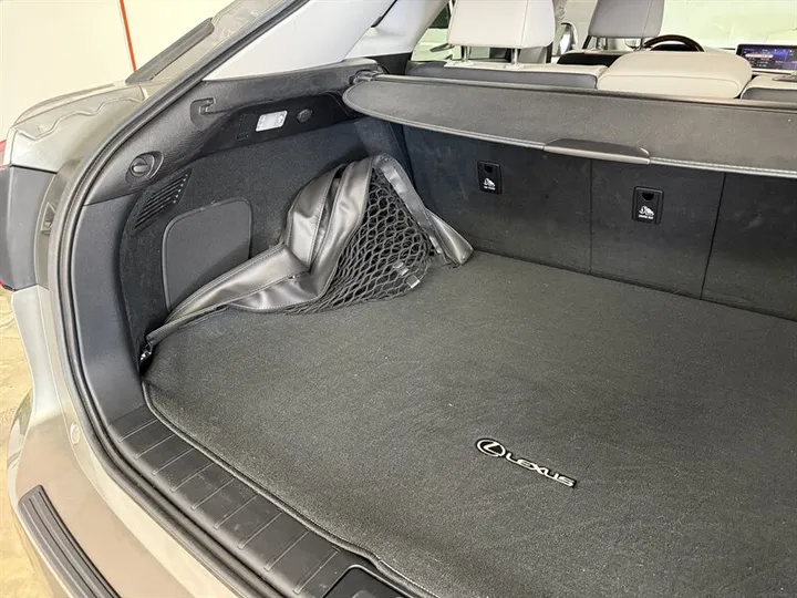 SILVER, 2018 LEXUS RX Image 24