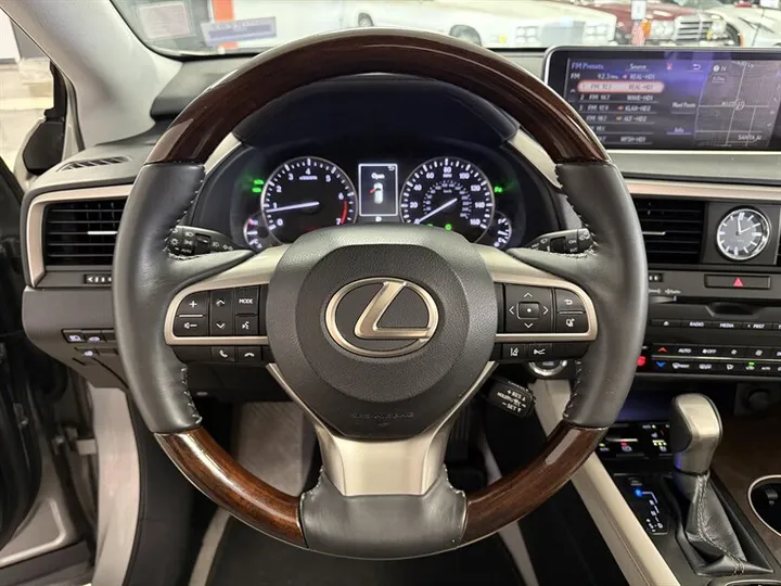 SILVER, 2018 LEXUS RX Image 17