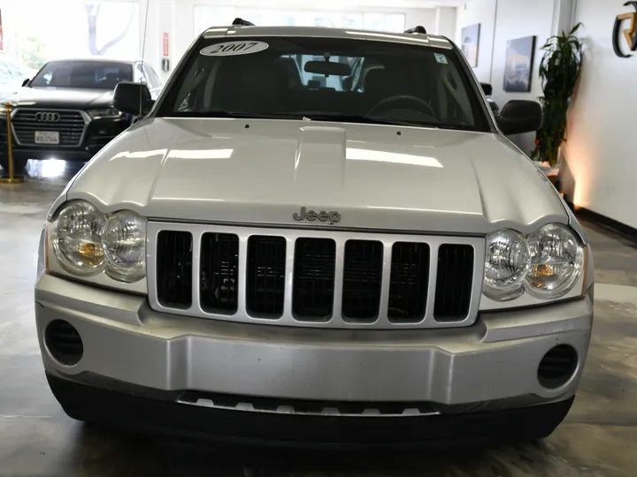 SILVER, 2007 JEEP GRAND CHEROKEE Image 2