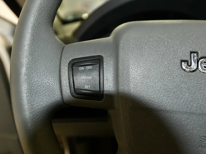 SILVER, 2007 JEEP GRAND CHEROKEE Image 25