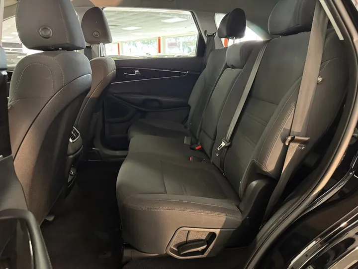 BLACK, 2019 KIA SORENTO Image 21