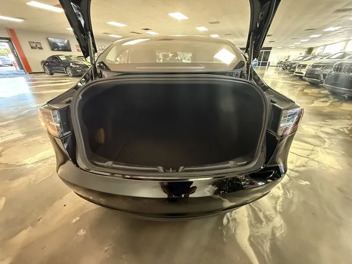 BLACK, 2018 TESLA MODEL 3 Image 5